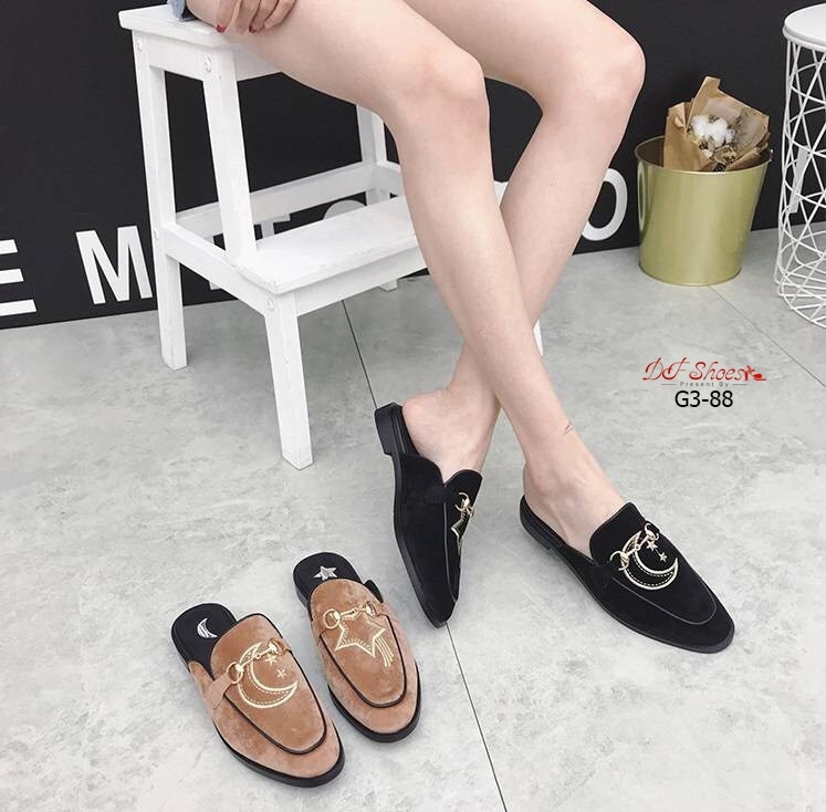 รองเท้าโลฟเฟอร์ปักลาย (สีกากี)