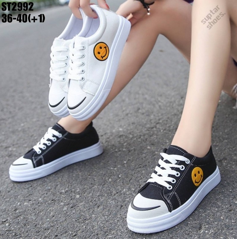 รองเท้าผ้าใบแฟชั่นแต่งหน้ายิ้ม (สีดำ)