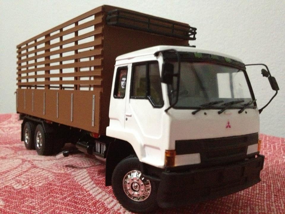โมเดลรถสิบล้อ Mitsubishi Fuso 1/32