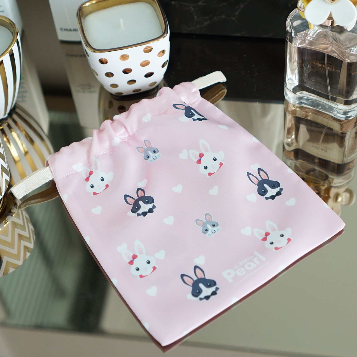 ผ้าคลุมให้นม สั่งทำใส่ชือ ลาย Rabbit Family - Pink