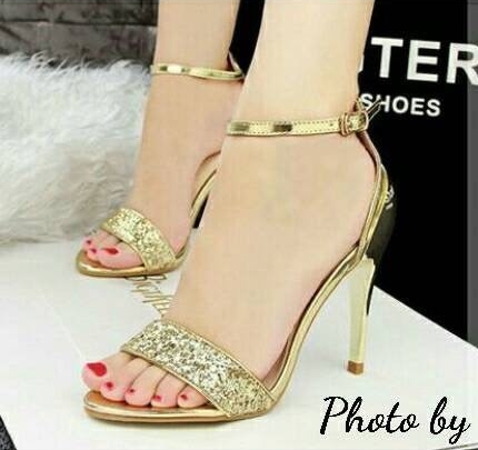 พร้อมส่ง : รองเท้าส้นทอง (สีทองอ่อน)