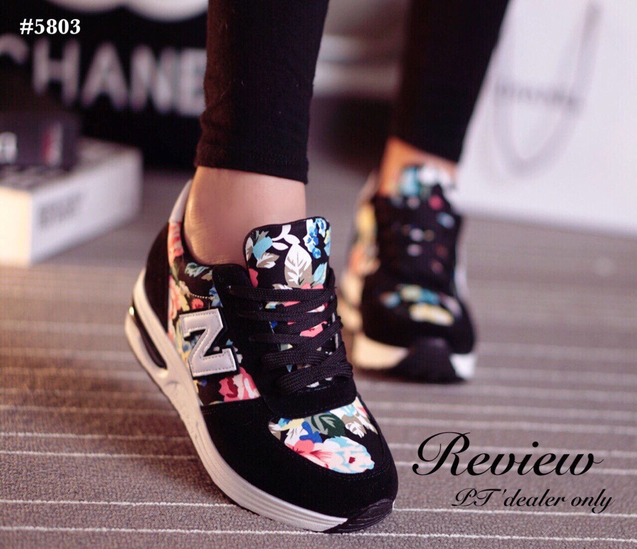 พร้อมส่ง : รองเท้า New Balance ลายดอกพาสเทล (สีดำ)