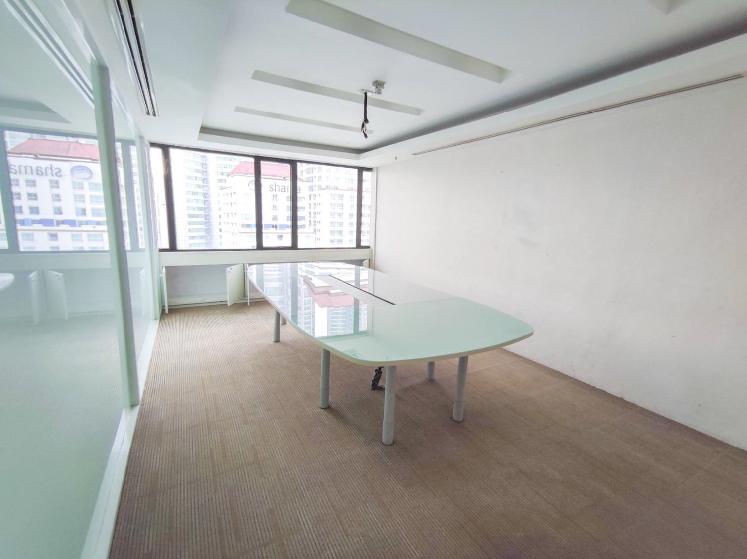 ขาย/ให้เช่าพื้นที่สำนักงานออฟฟิศย่านสุขุมวิท กรุงเทพฯ ตรงข้ามสวนเบญจกิติ ใกล้สถานีรถไฟฟ้า BTS อโศก และ MRT สุขุมวิท เพียง 750 เมตร | Ocean Tower 1