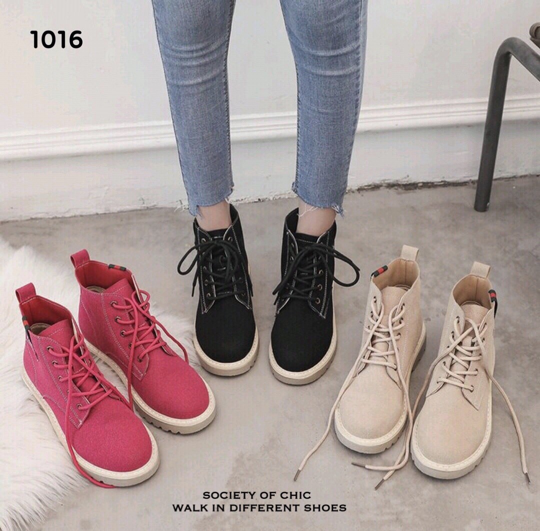 รองเท้าผ้าใบหุ้มข้อแต่งแถบผ้า (สีครีม)