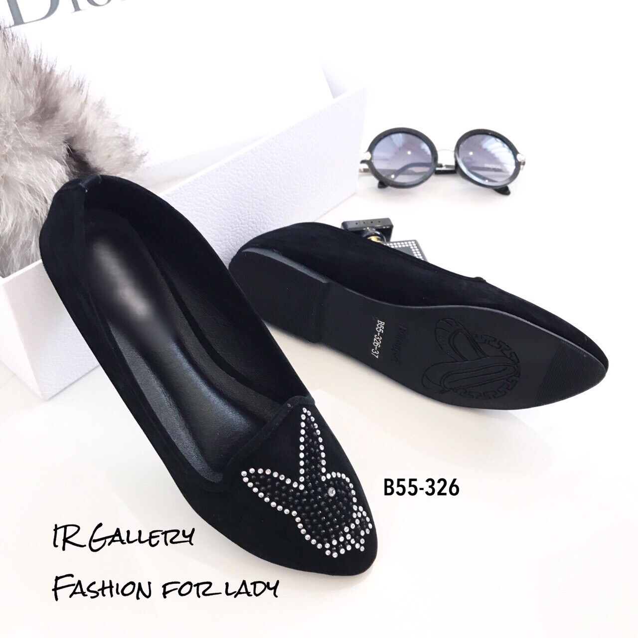 รองเท้าคัทชูกำมะหยี่ Style Playboy (สีดำ)