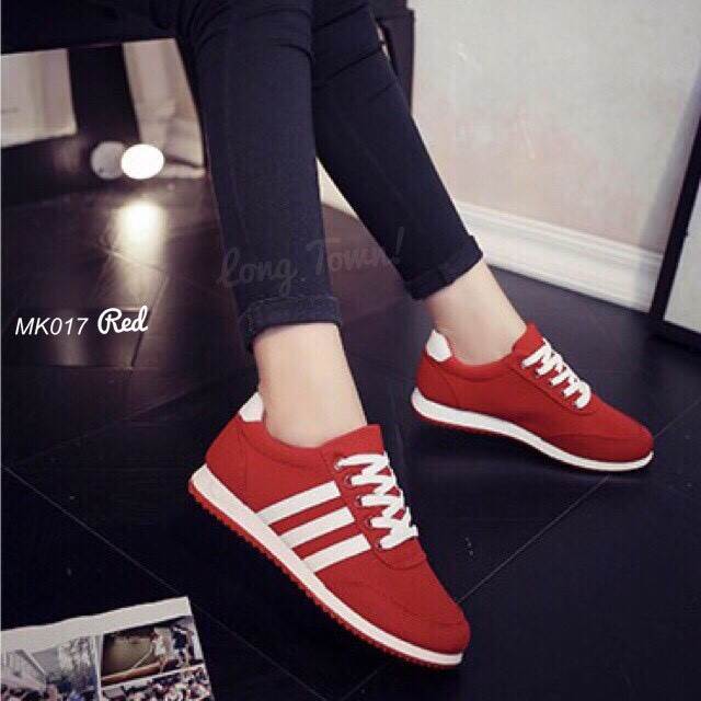 รองเท้าผ้าใบสปอร์ตแต่งแถบ (สีดำ)