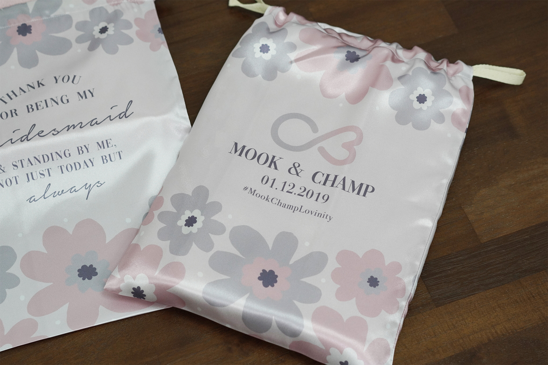 ถุงผ้าซาติน ไซส์ L สั่งทำใส่ชื่อ - Big Flower - Light Pink