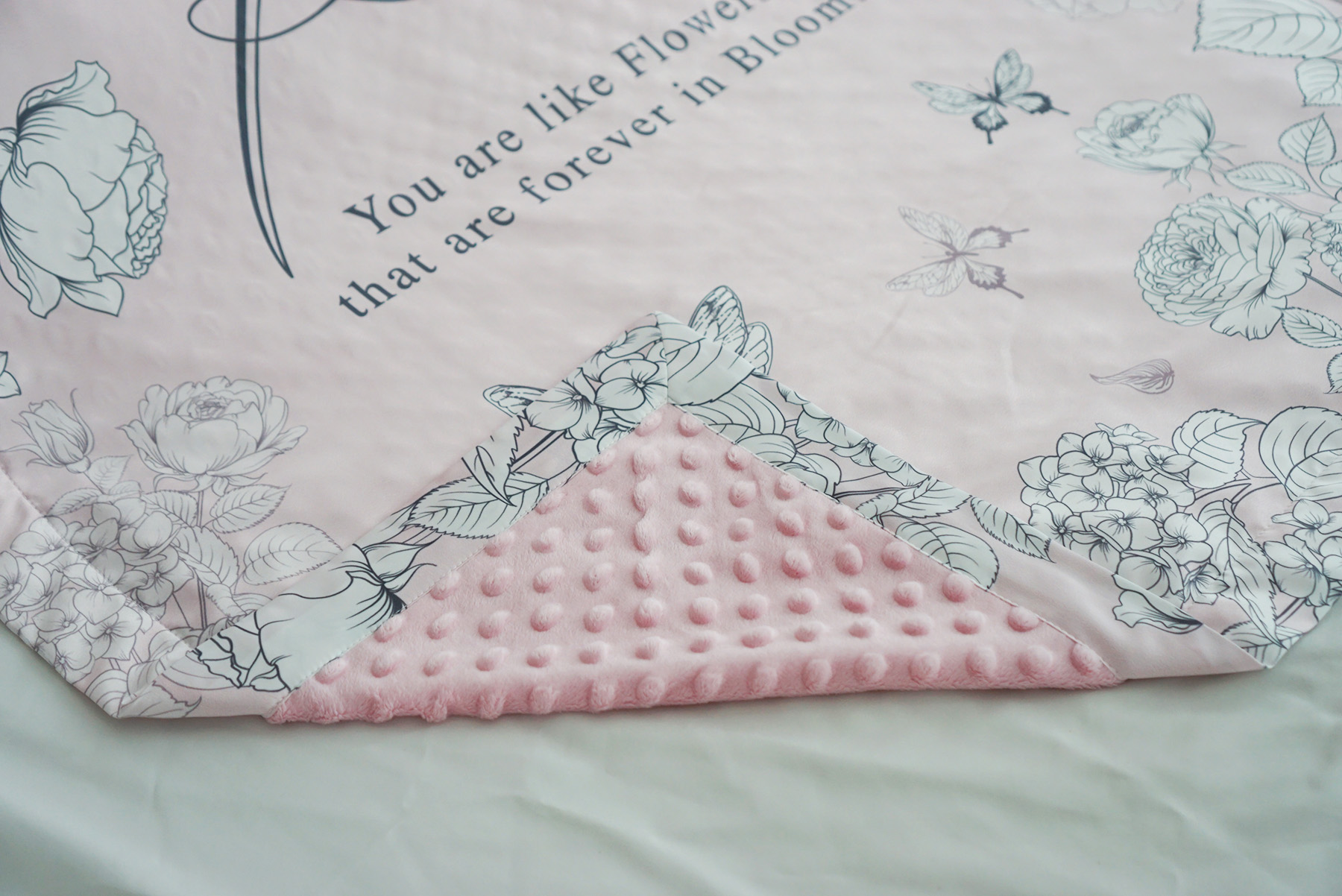 ชุดของขวัญเด็กแรกเกิด ผ้าห่ม ขนาด 75x100cm + แฟ้มใส่สูติบัตร ลาย Butterfly Vintage - Pink