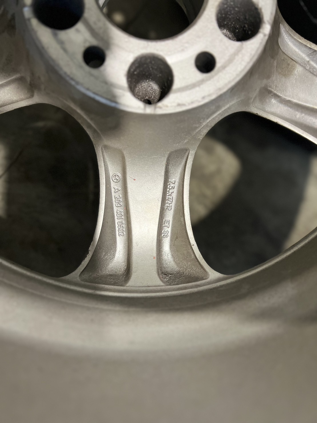 ล้ออะไหล่เบนซ์ ลายกล้วย 17" พร้อมยางถูกๆ