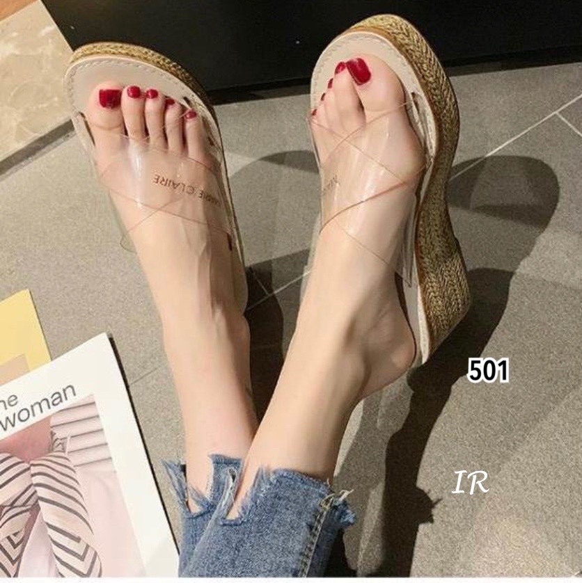 รองเท้าลำลองเสริมส้นแต่งสายไขว้ใส (สีครีม)