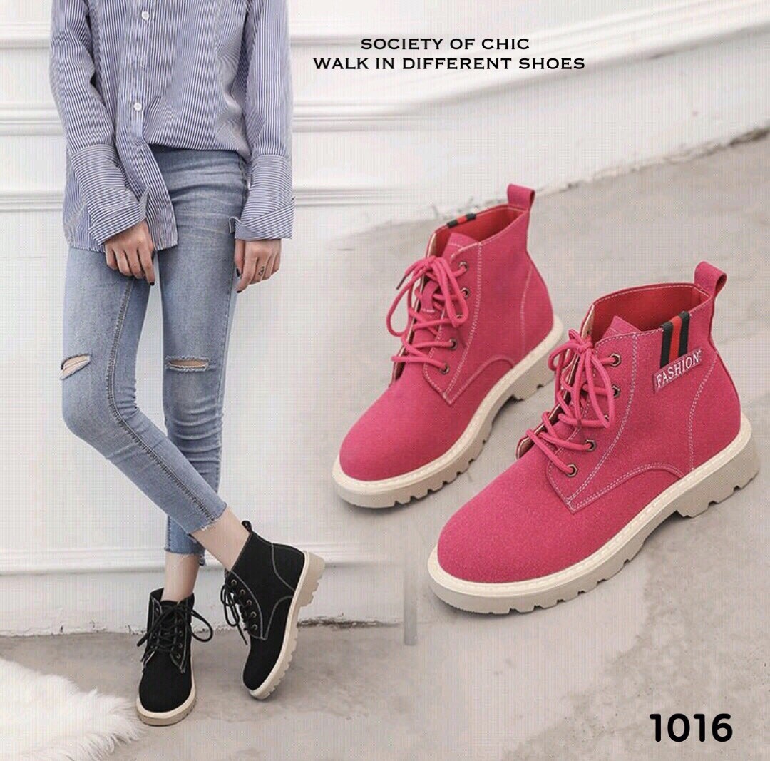 รองเท้าผ้าใบหุ้มข้อแต่งแถบผ้า (สีครีม)