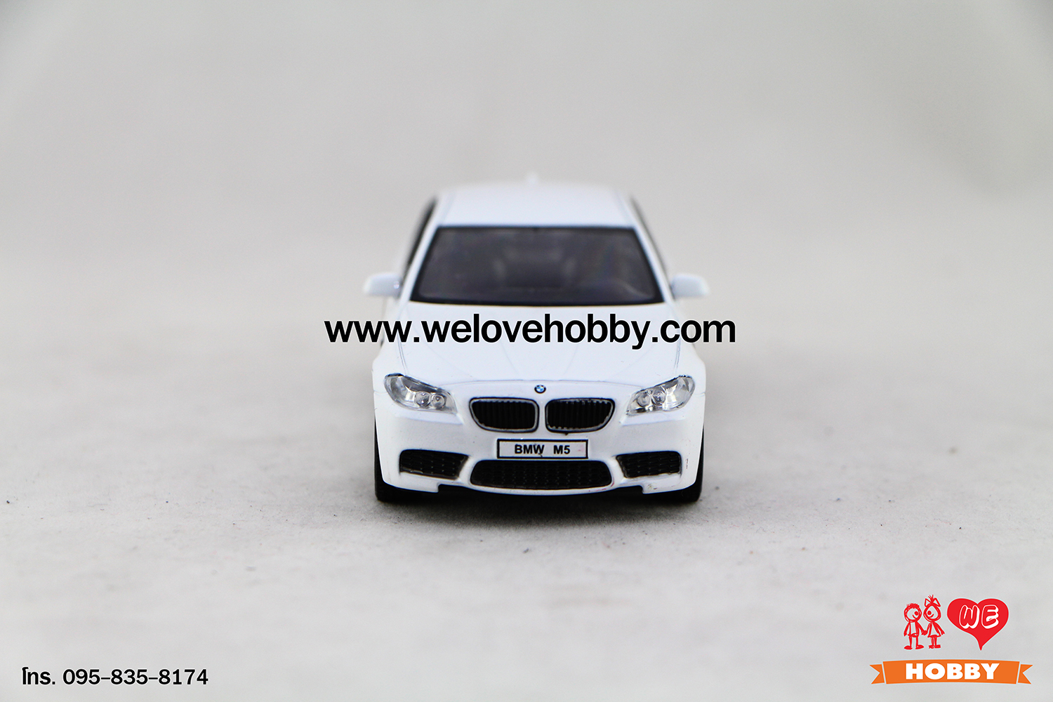 โมเดลรถ BMW M5 สีขาว Scale 1:32