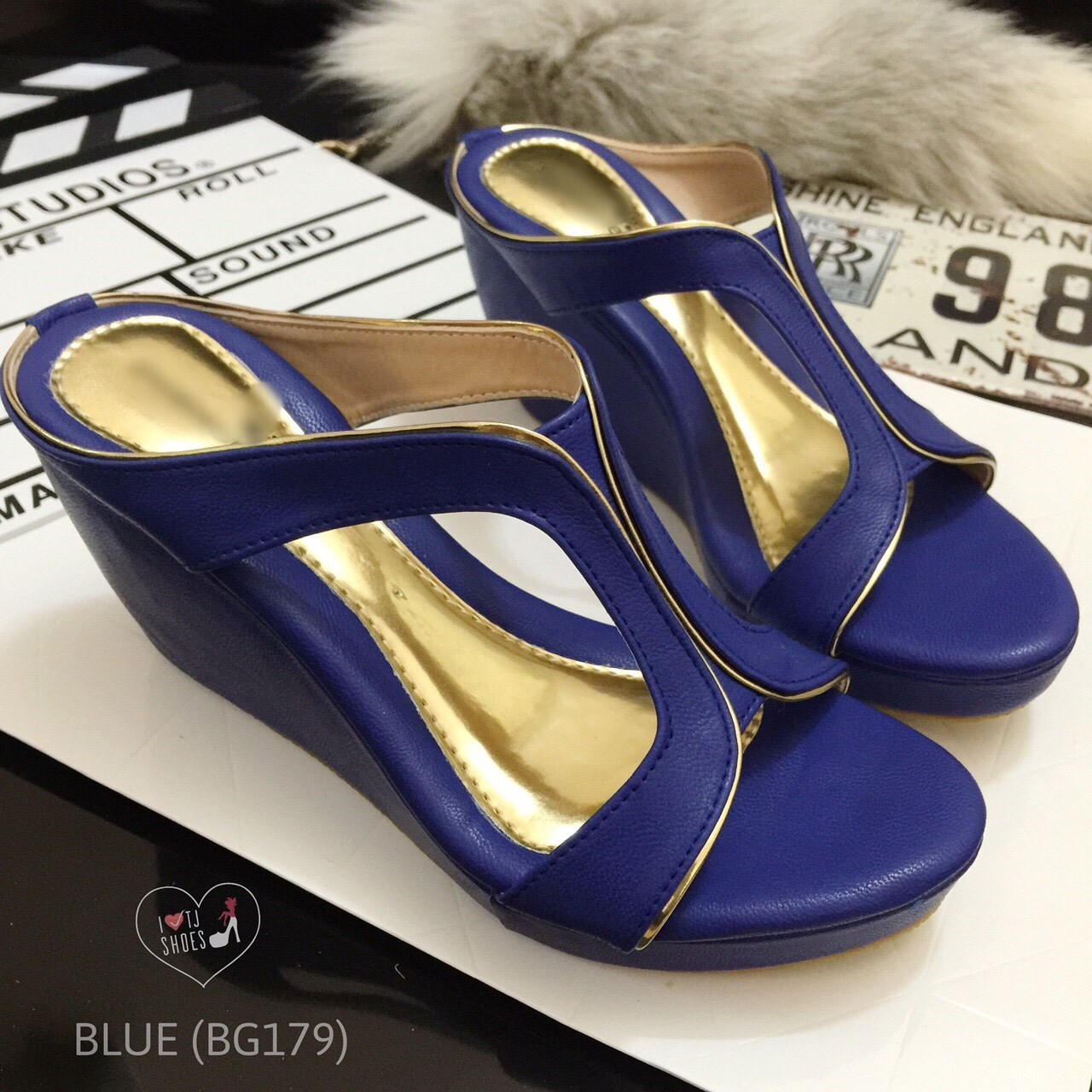 พร้อมส่ง : รองเท้าส้นเตารีด Golden Metalic Platform (สีน้ำเงิน)