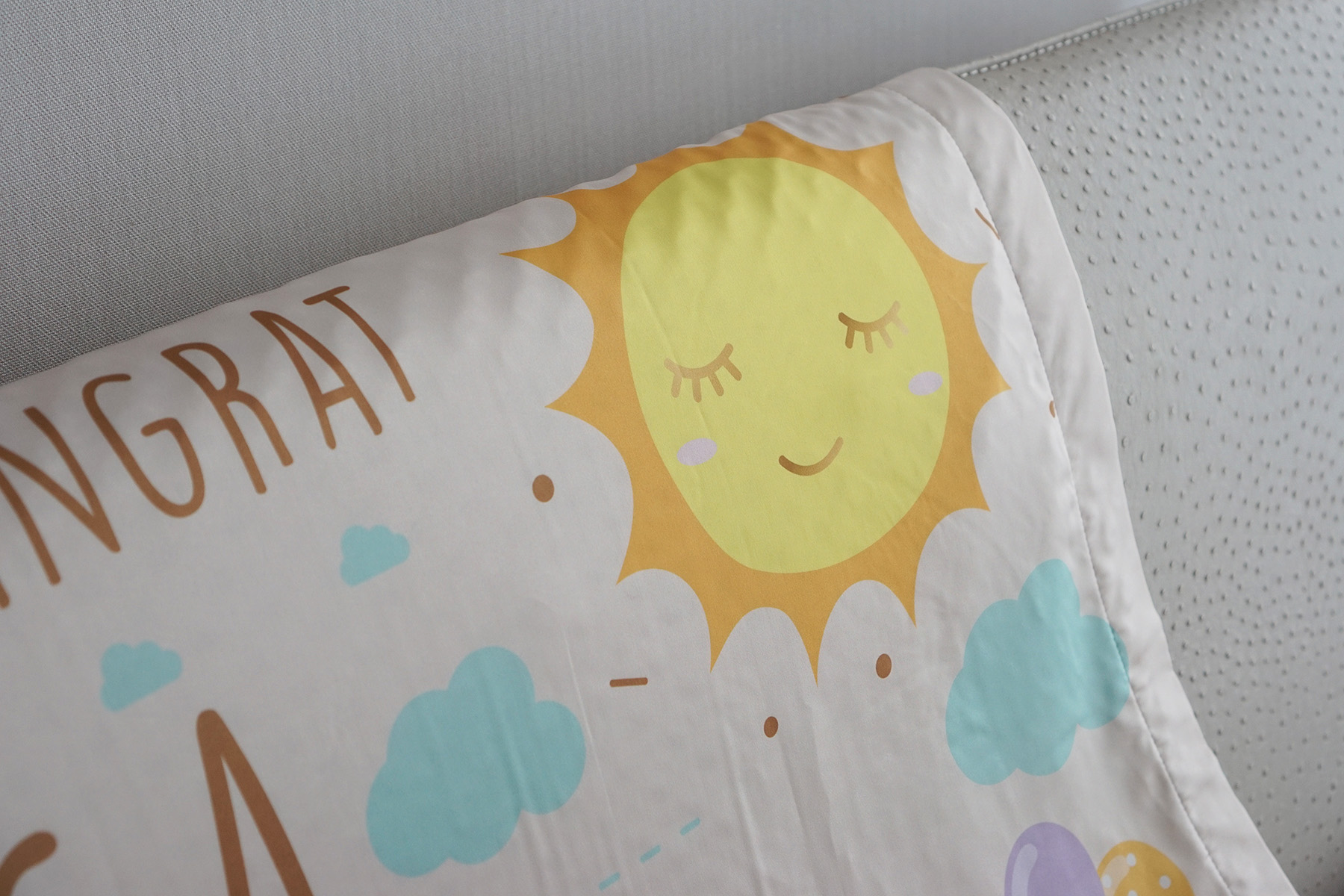ผ้าห่มเด็ก ใส่ประวัติแรกเกิด ลายรถไฟ Train with Lion - Beige
