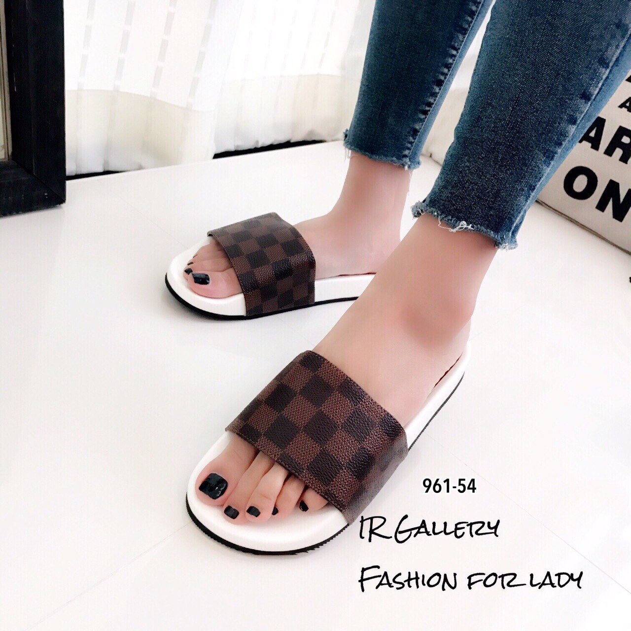 รองเท้าแตะ Style LV