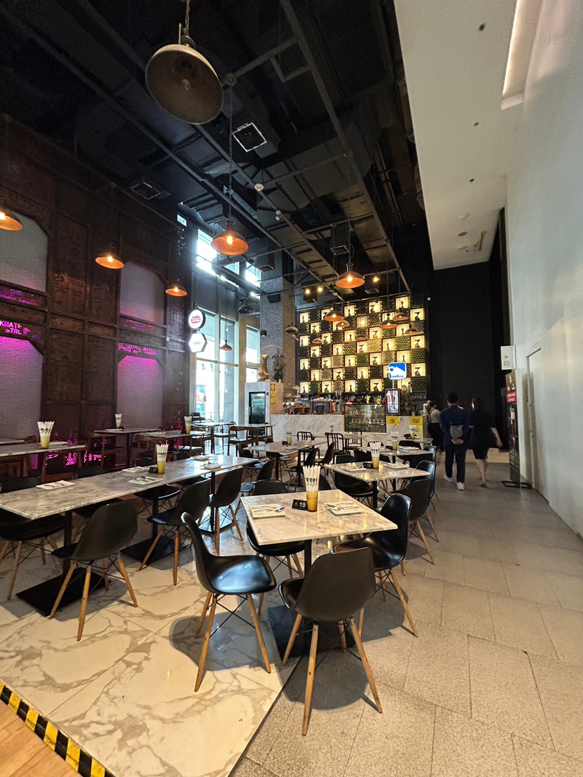 Empire Tower sathorn bangkok สำนักงานให้เช่าย่านสาทร ใกล้สถานีรถไฟฟ้า BTS ช่องนนทรี เพียง 300 เมตร