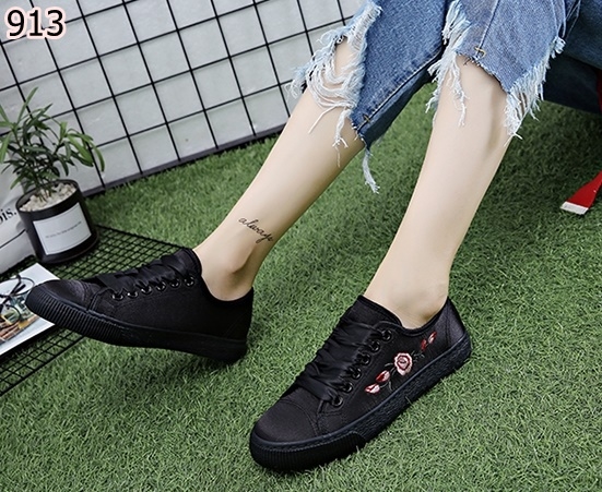 รองเท้าผ้าใบพียูลายดอกไม้ (สีครีม)