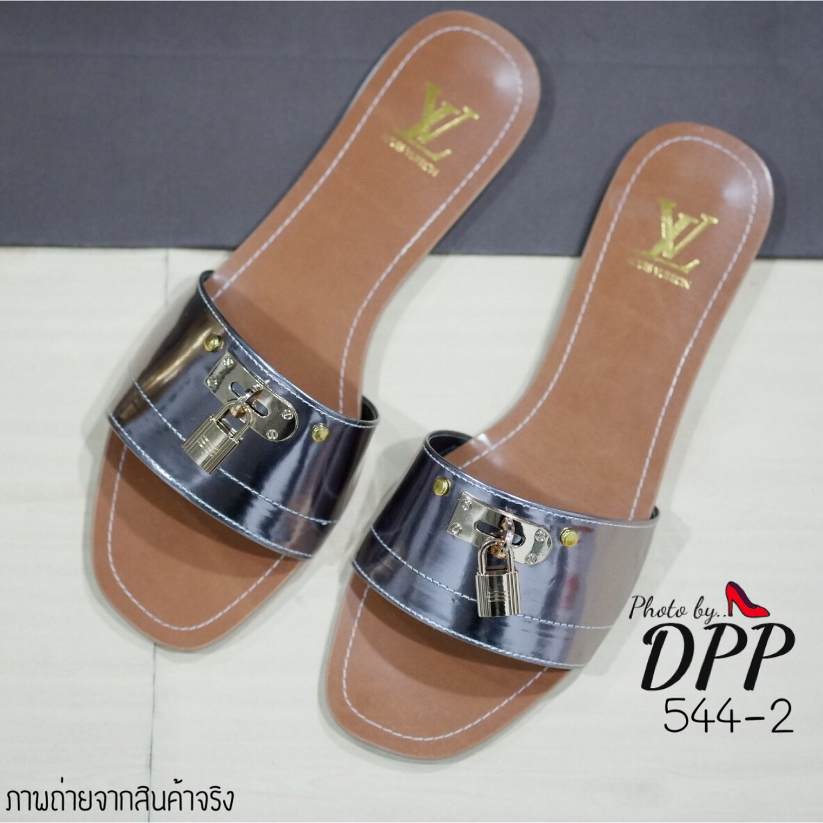 รองเท้าแตะสวมสไตล์ LV (สีเทา)