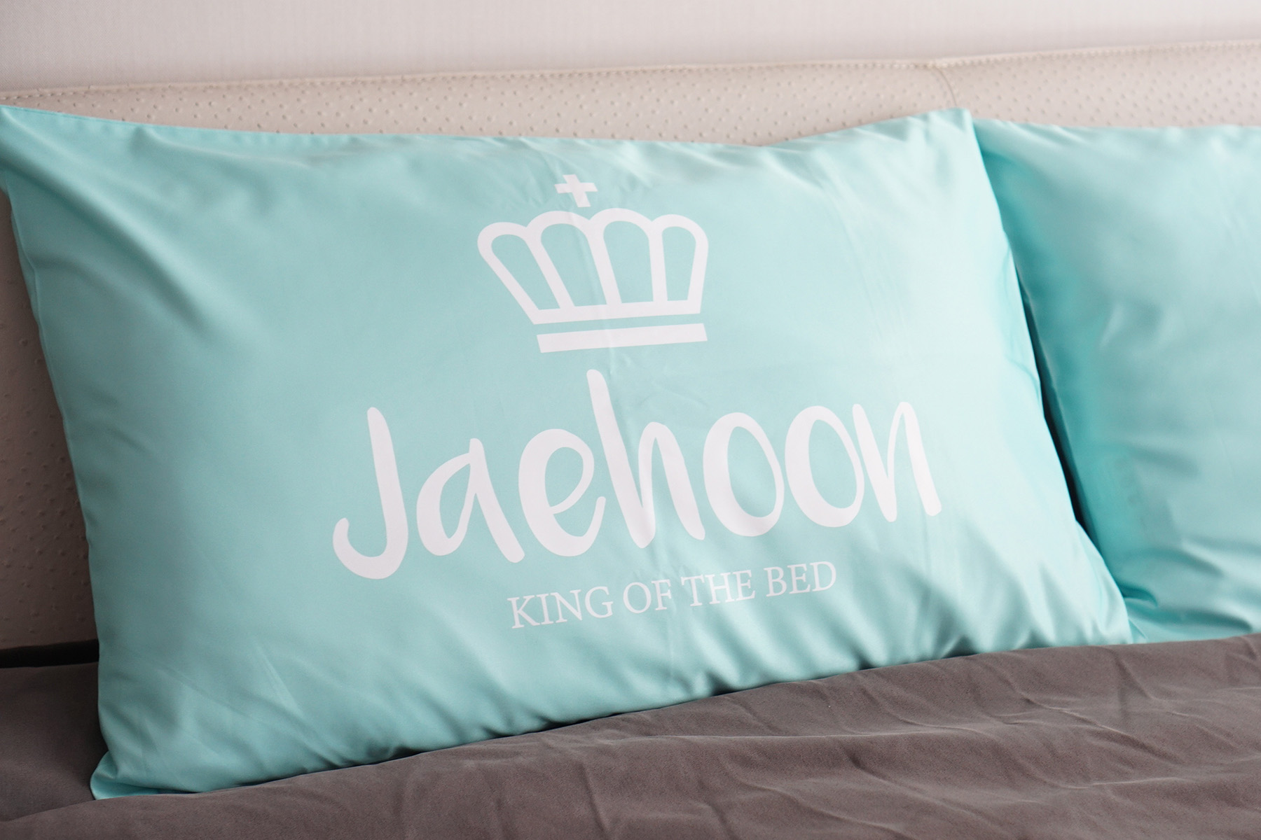 ปลอกหมอนหนุนคู่ พิมพ์ลายเต็มผืน ลาย King & Queen - Mint