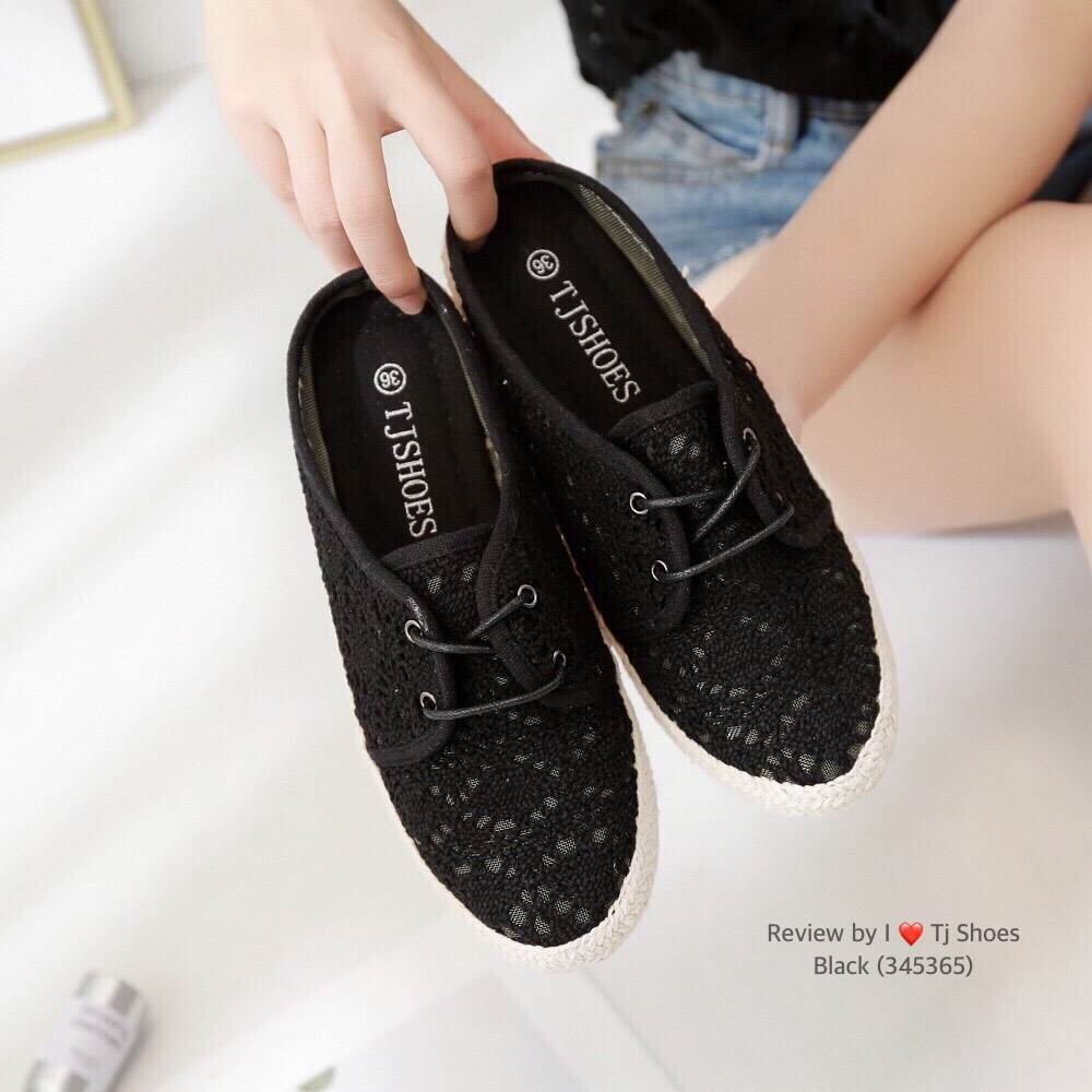 รองเท้าผ้าใบลูกไม้เปิดส้น (สีครีม)