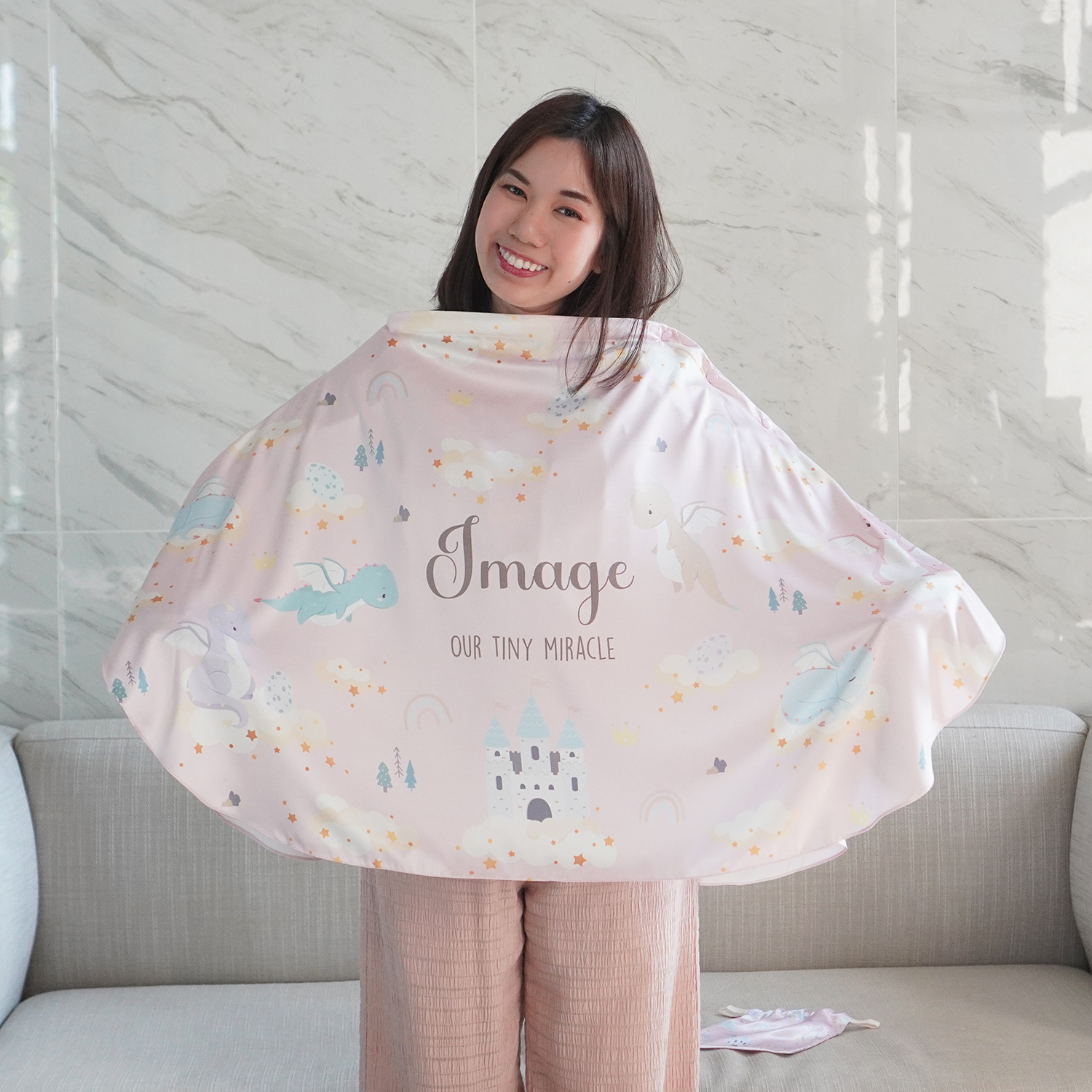 ผ้าคลุมให้นม 3in1 (รุ่นมีกระดุม ถอดโครงได้) แบบสั่งทำใส่ชื่อ ลาย Dragon - Pink