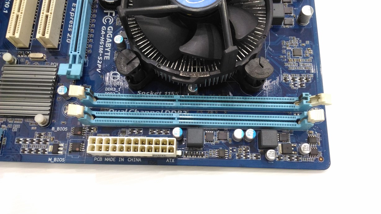 GA-H61M-S2PV + intel G1610 + พัดลมแท้ + ฝาหลัง