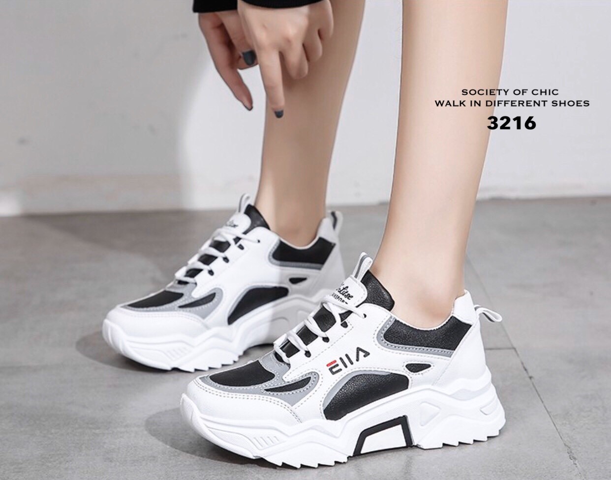 รองเท้าผ้าใบแฟชั่นทรงSportแต่งลาย (สีดำ)