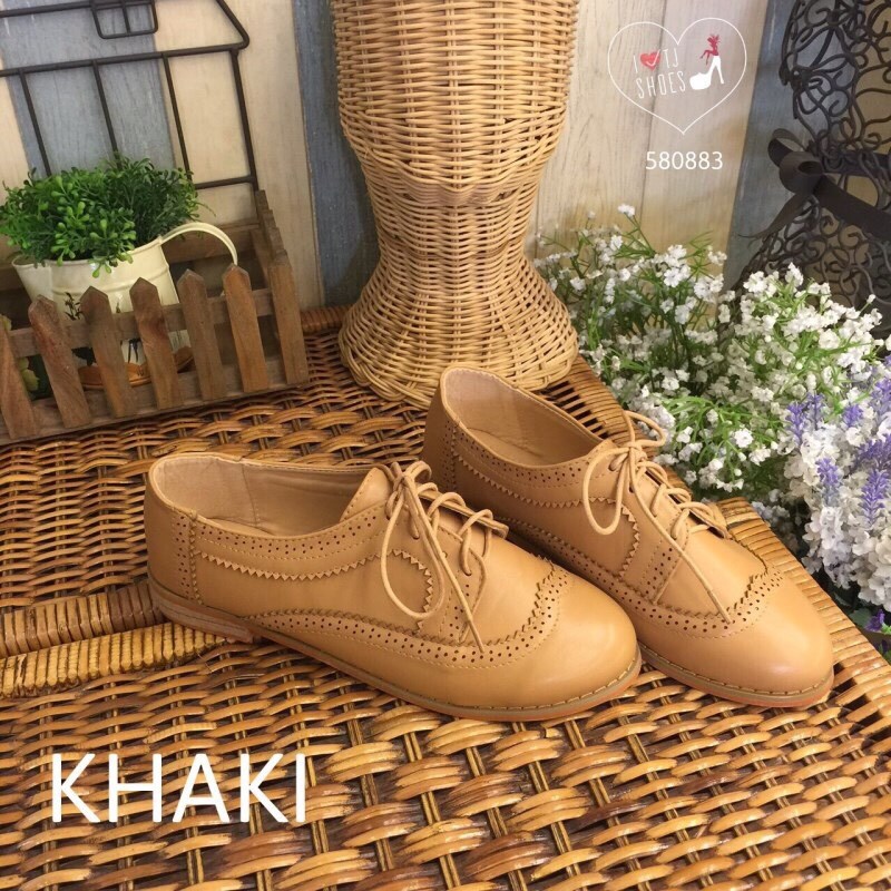พร้อมส่ง : รองเท้าผ้าใบทรง Oxford ฉลุลาย (สีน้ำตาล)
