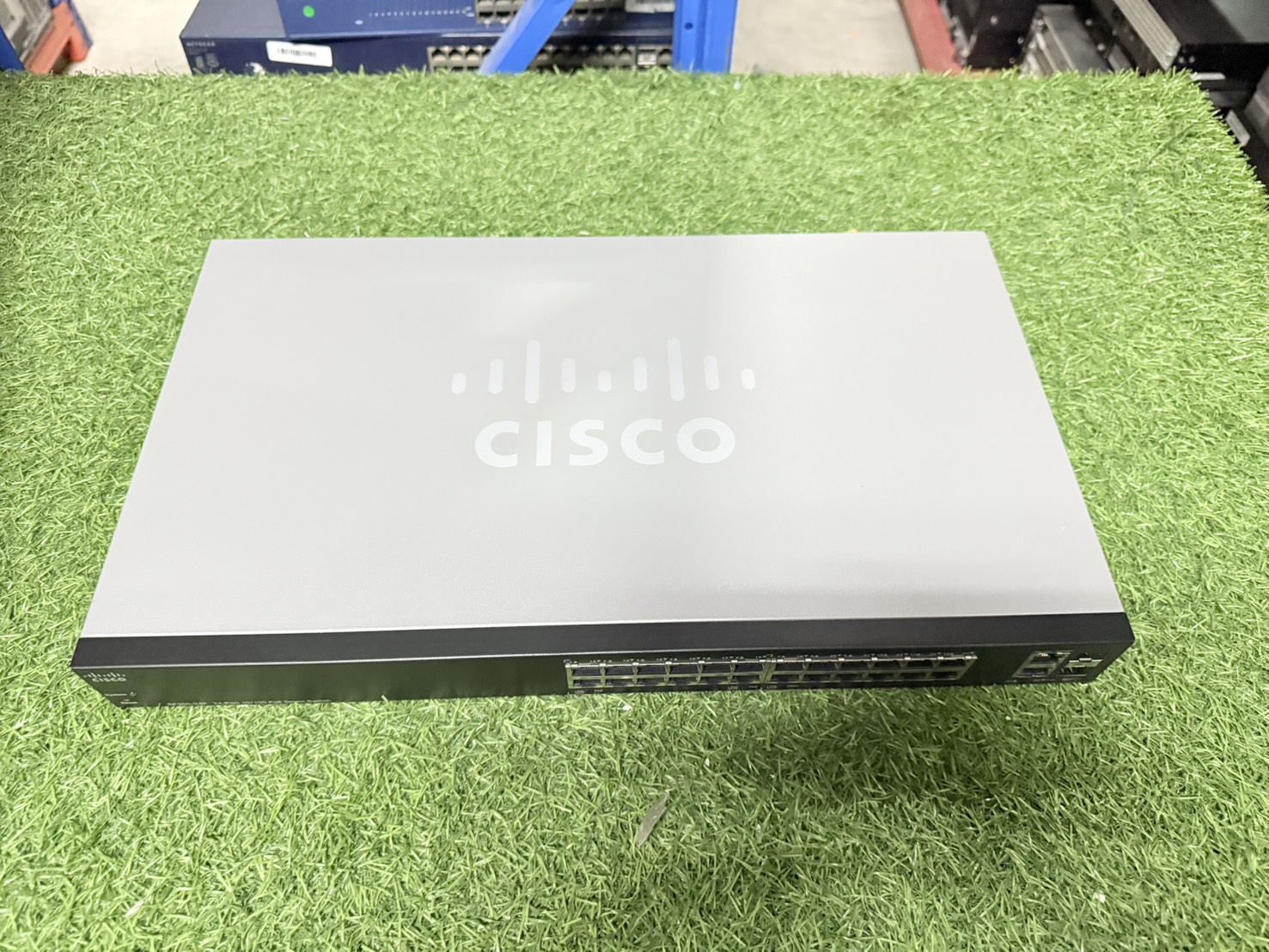 สวิตช์ Cisco SF200-24 24 Port 10/100 POE