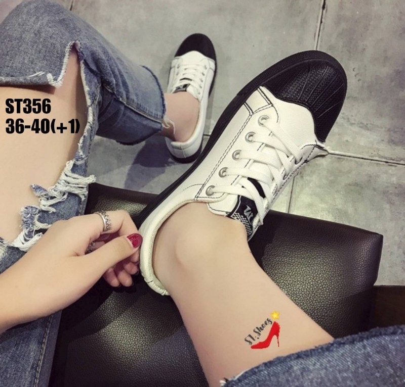 รองเท้าผ้าใบแฟชั่นสกรีนลายดาว (สีดำ)