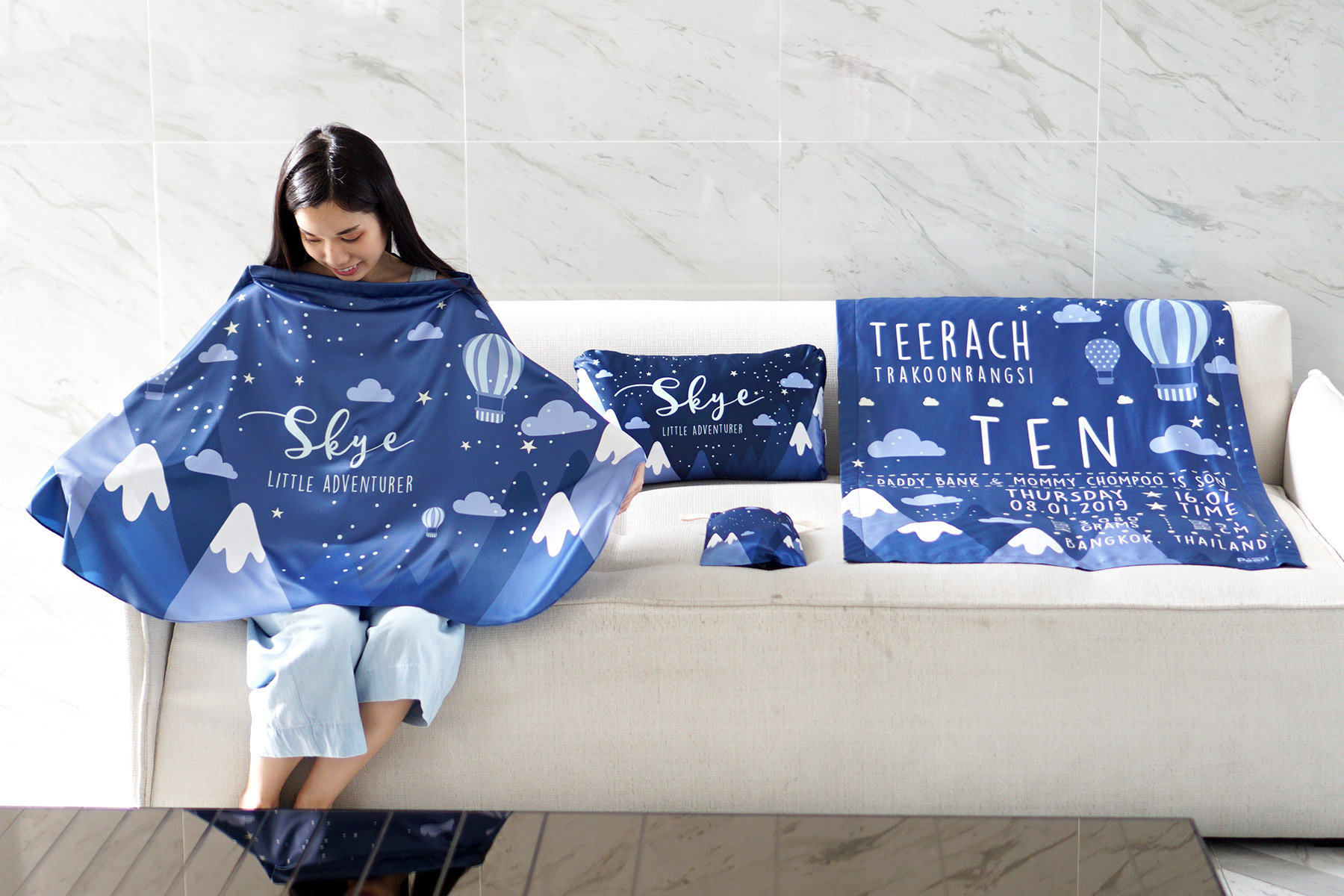 ชุดของขวัญเด็กแรกเกิด ผ้าคลุมให้นม + ผ้าห่มขนาด 75x100cm + หมอนอิง 1 ใบ ลาย Mountain - Navy