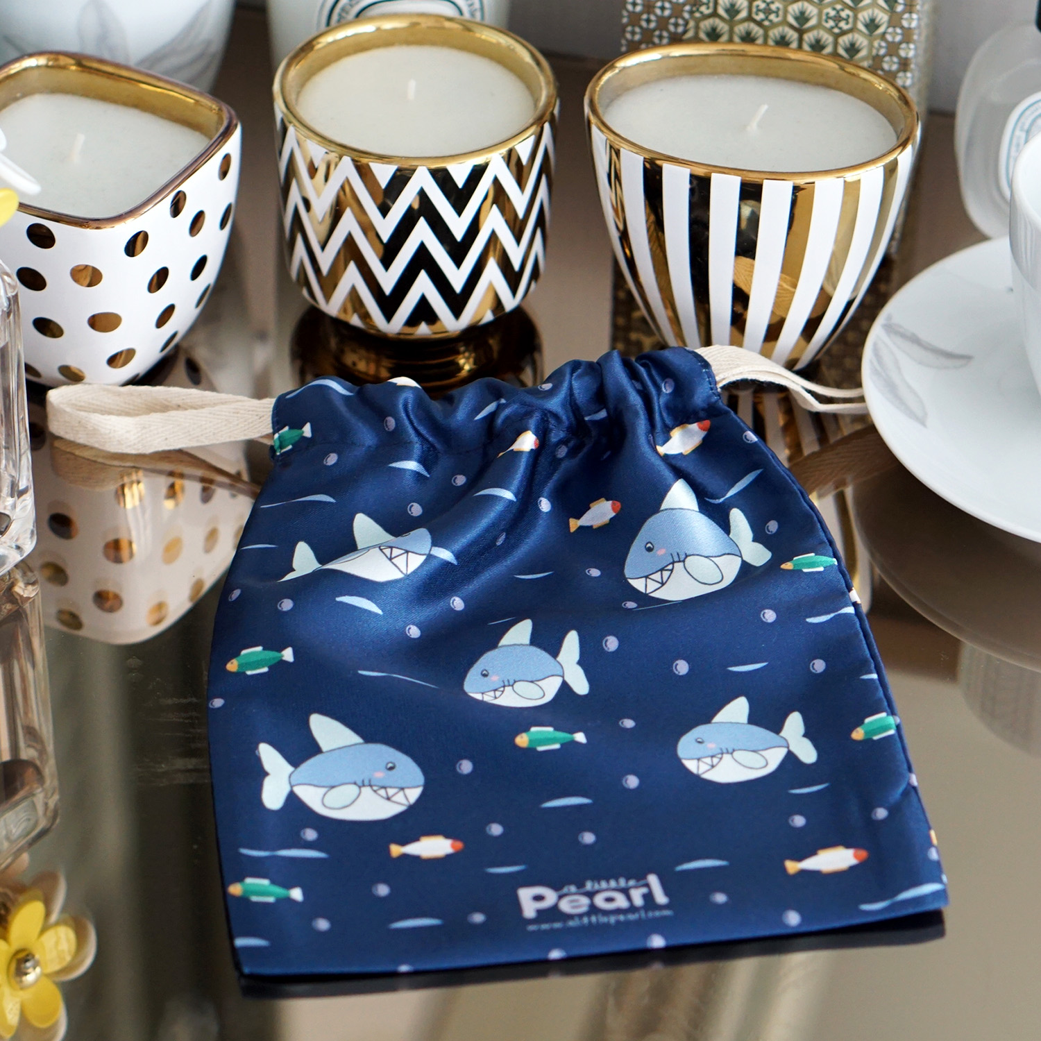 ผ้าคลุมให้นม สั่งทำใส่ชือ ลาย Shark - Navy