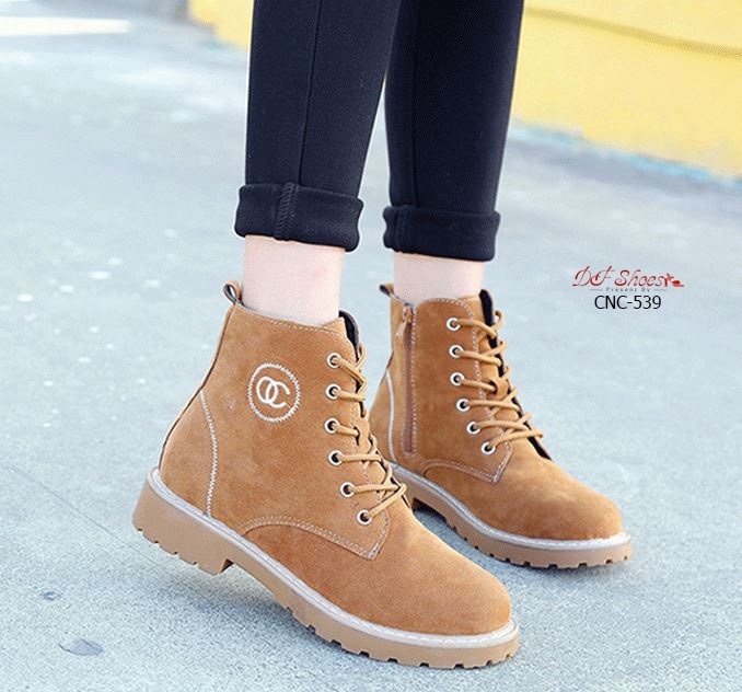 รองเท้าผ้าใบทรงมินิบูทสไตล์มาร์ติน (สีดำ)