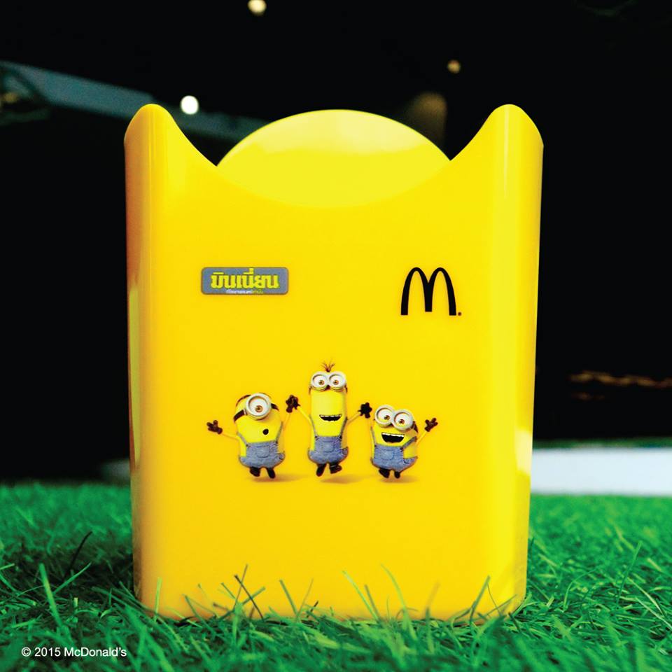 โมเดลของเล่นแมคโดนัลด์(McDonald's) ชุด กล่องเฟนช์ฟรายส์ แฮปปี้มินเนี่ยน French Fries Happy Minions Box แบบที่2 ไชโย (2015)