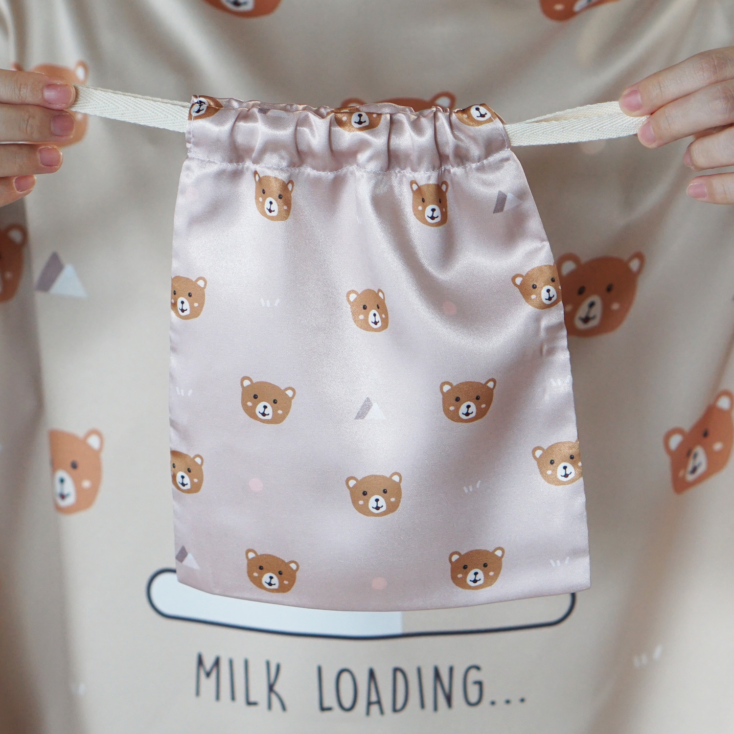 ผ้าคลุมให้นม 3in1 (รุ่นมีกระดุม ถอดโครงได้) แบบสั่งทำใส่ชื่อ ลาย Patttern - Teddy - Brown