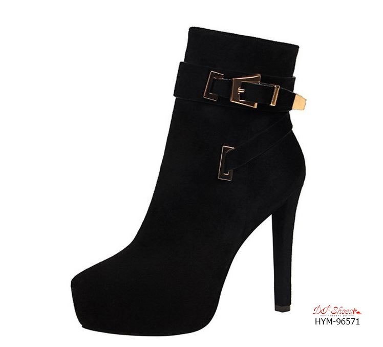 รองเท้าบูทส้นสูงแต่งอะไหล่เข็มขัด