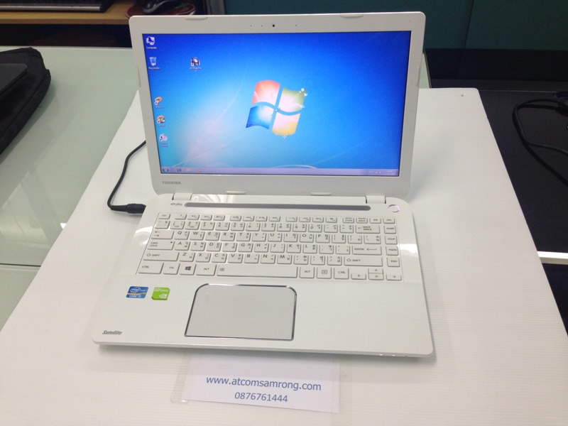TOSHIBA Satellite L40-AS105 XW