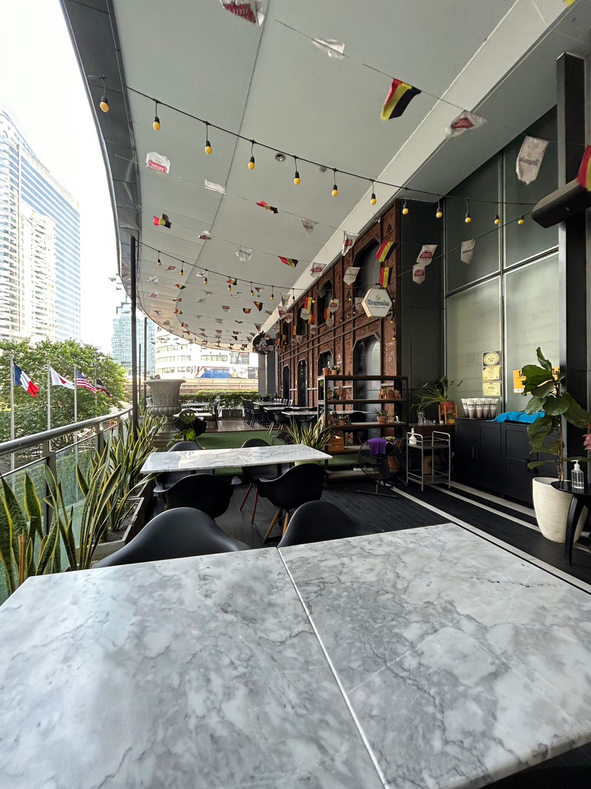 Empire Tower sathorn bangkok สำนักงานให้เช่าย่านสาทร ใกล้สถานีรถไฟฟ้า BTS ช่องนนทรี เพียง 300 เมตร