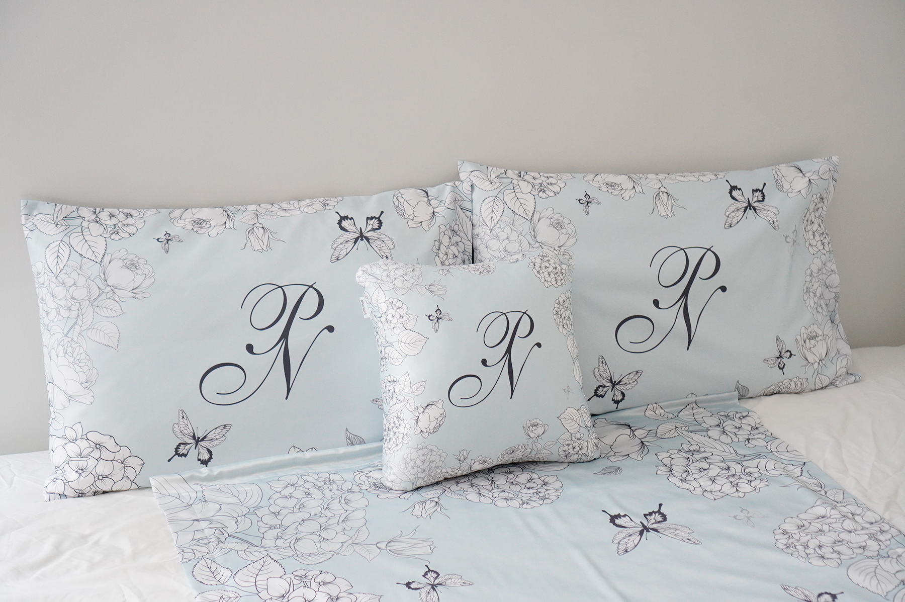 ชุดของขวัญแต่งงาน ปลอกหมอนคู่+หมอนอิง+ผ้าห่ม ขนาด 100x150cm ลาย Butterfly Vintage - Blue