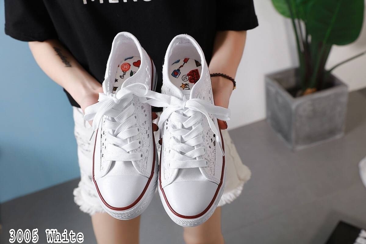 รองเท้าผ้าใบฉลุลายลูกไม้สไตล์Casual