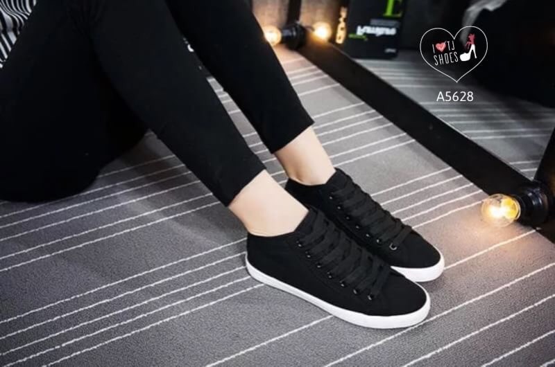 พร้อมส่ง : รองเท้าผ้าใบสีเรียบ (สีดำ)
