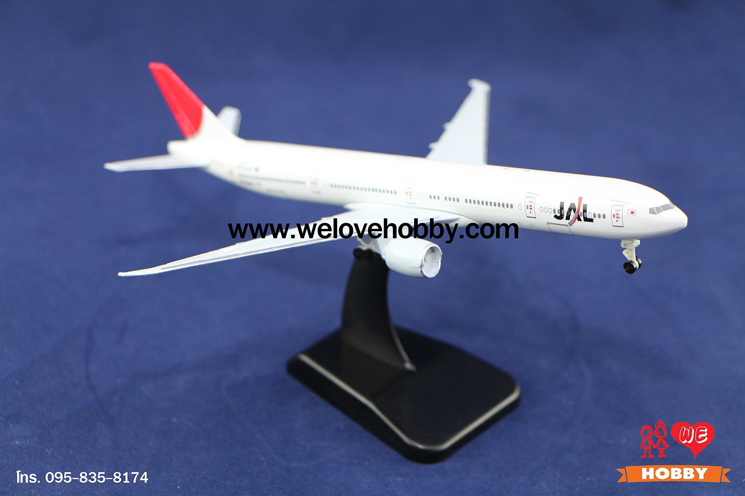 โมเดลเครื่องบิน Japan Airlines (Boeing 777) ญี่ปุ่น ไซส์กลาง แบบมีล้อเครื่องบิน (1:400)