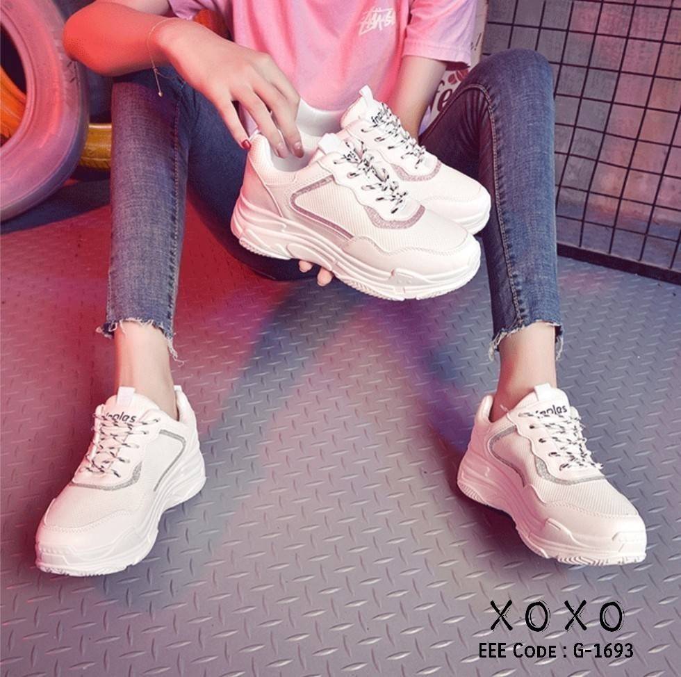 รองเท้าผ้าใบแฟชั่นทรง Sportแต่งลายกลิตเตอร์ (สีเงิน)