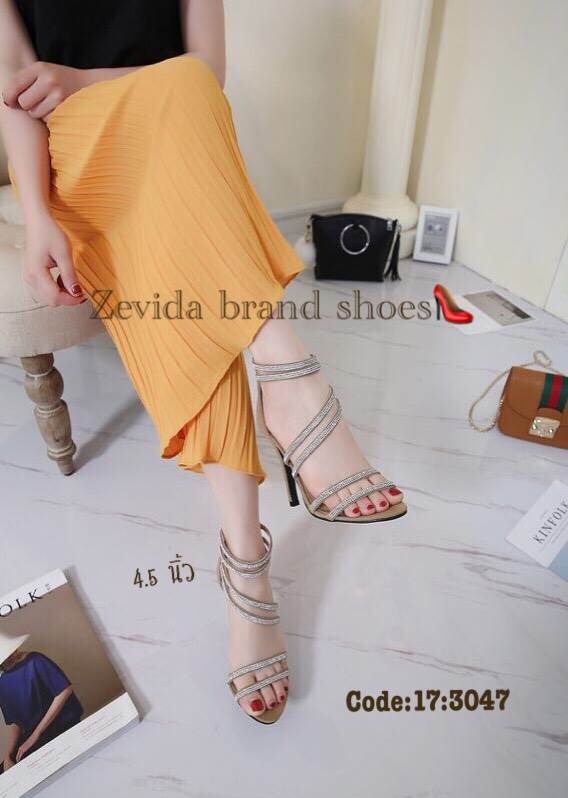 รองเท้าส้นสูงสายไขว้เพชร (สีดำ)