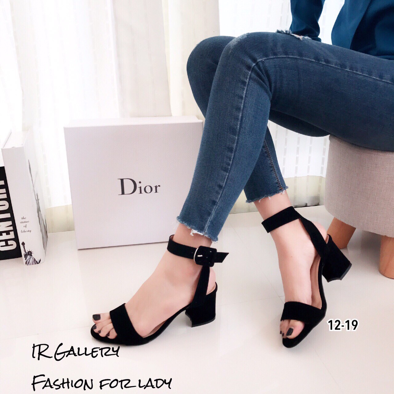 รองเท้าส้นตันแต่งสายรัดเข็มขัด (สีดำ)