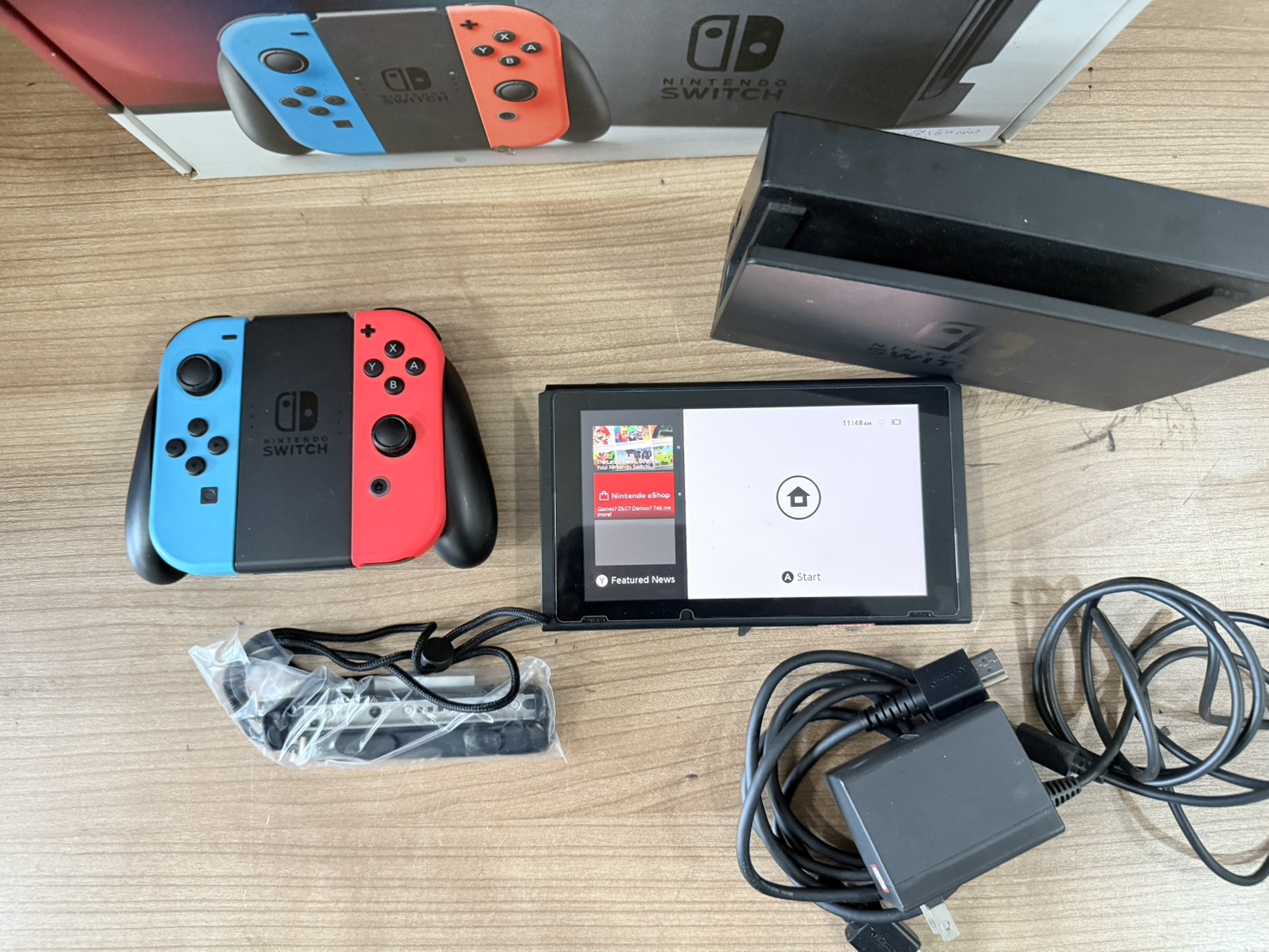 Nintendo Switch V1 +Adapter+Joy 2อัน(อุปกรณ์ครบ) มีจอย2อัน อันหนึ่งรวนไปทางขวาตลอด กล่องเสียบ Switch ไม่ติด #แค่เปลี่ยนจอยใช้ได้ปกติ