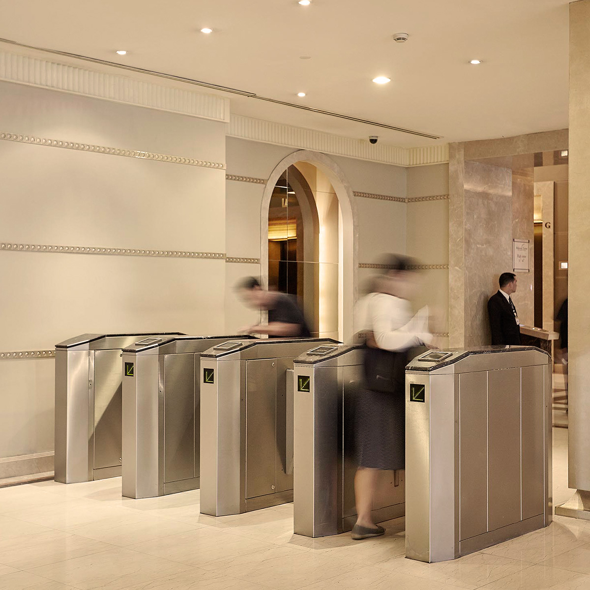 ATHENEE TOWER สำนักงานให้เช่าติดถนนวิทยุ ใกล้สถานีรถไฟฟ้า BTS เพลินจิต 350 เมตร