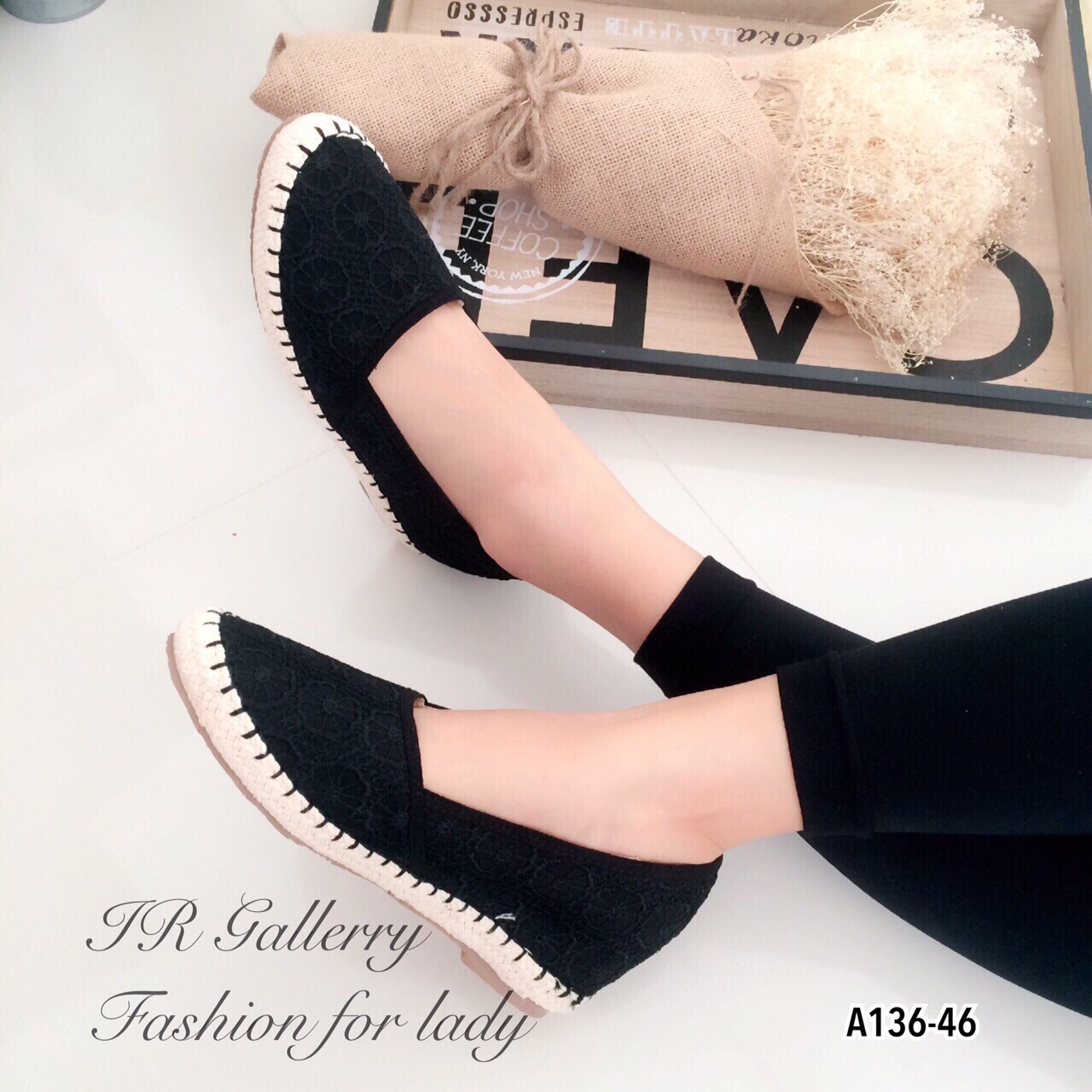 รองเท้าคัทชูลูกไม้ส้นเตารีด (สีแทน)