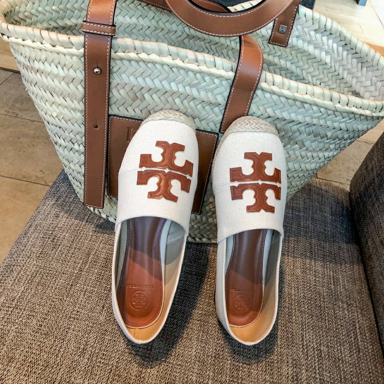 รองเท้าคัทชูStyle Tory Burch (สีครีม)