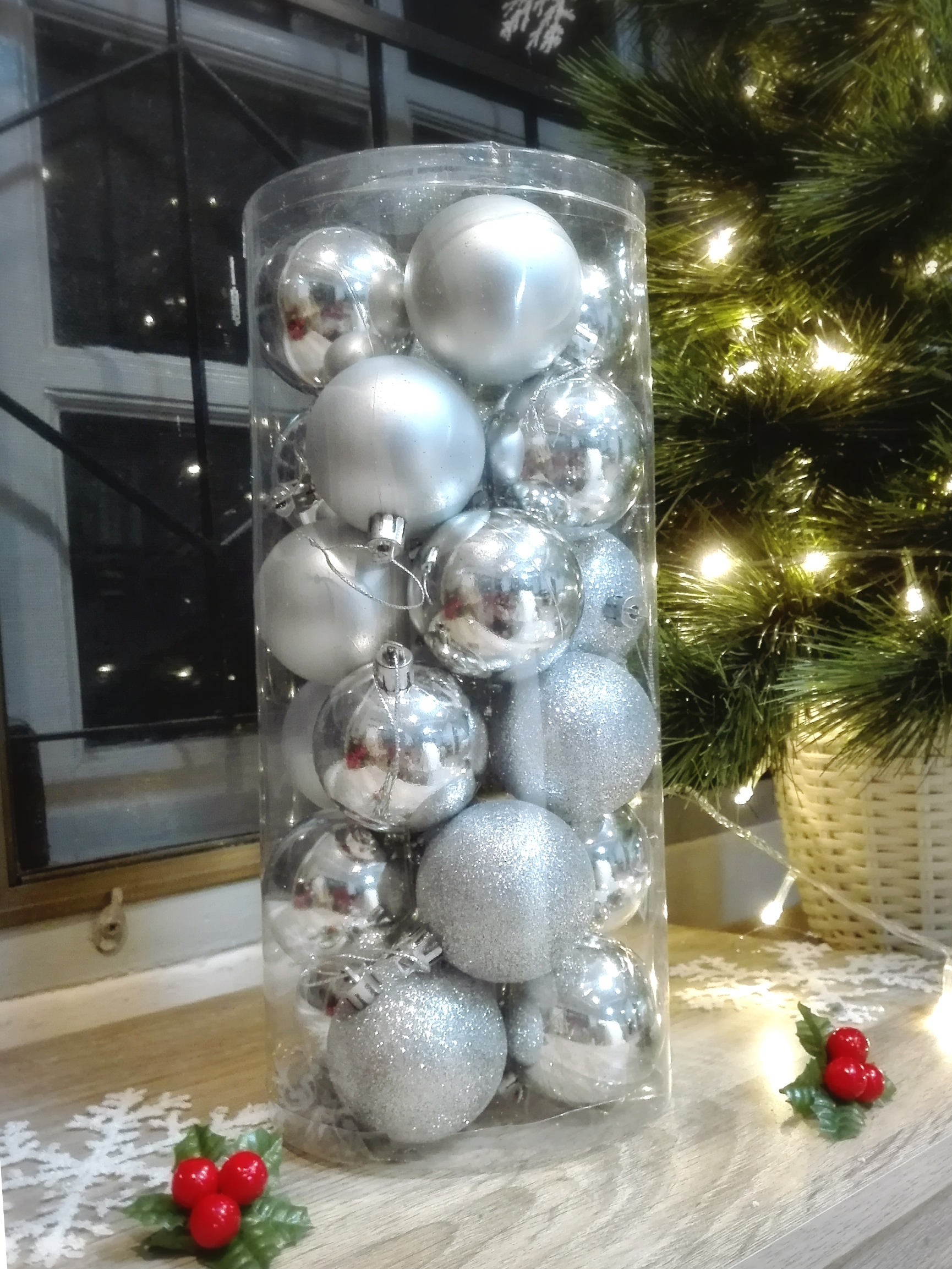 บอลเงิน (วาว ด้าน กากเพชร)60 mm (24 ลูก) Silver Christmas Baubles (24 pieces)